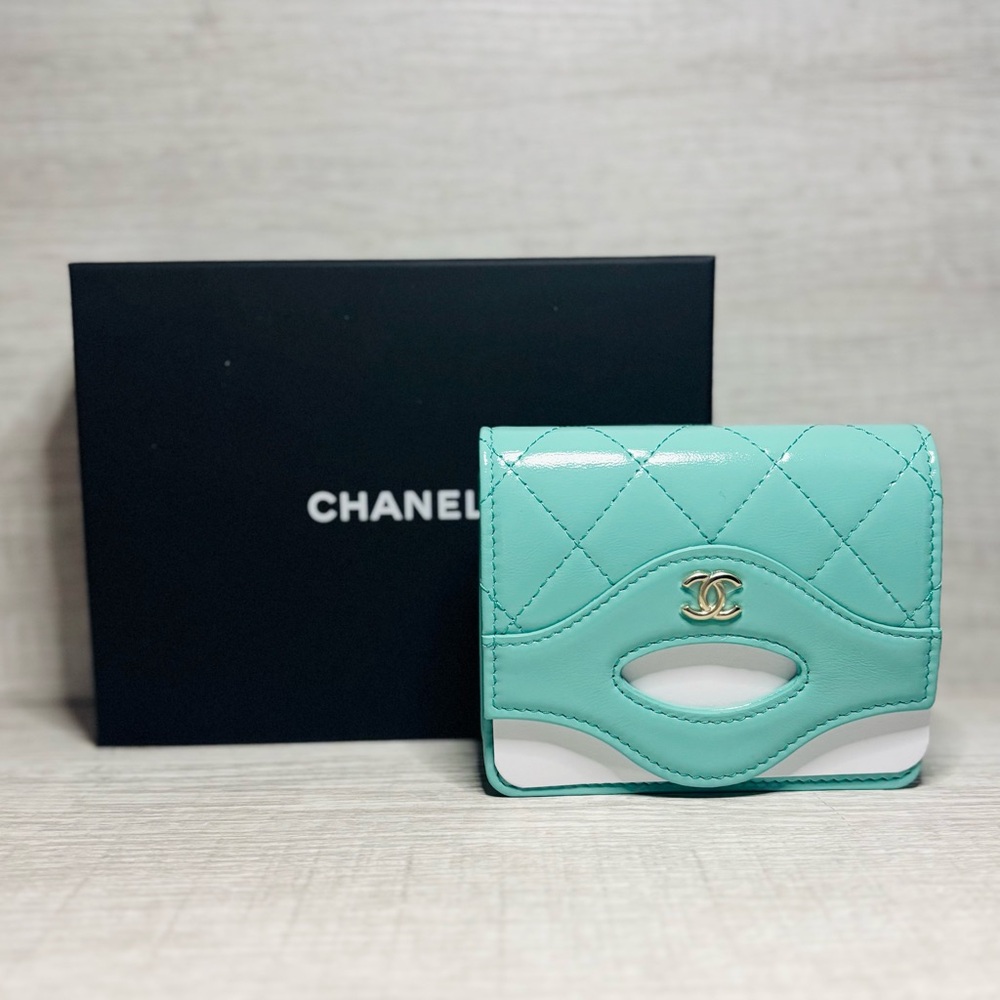 24C Chanel 31 Snap Cardholder  Wallet In Turquoise Leather Brand New SLG